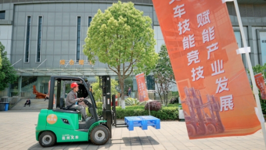  The labor skills competition themed "Cultivating new quality productivity and enabling high-quality development" was held in Kunming Economic and Technological Development Zone, Yunnan Province